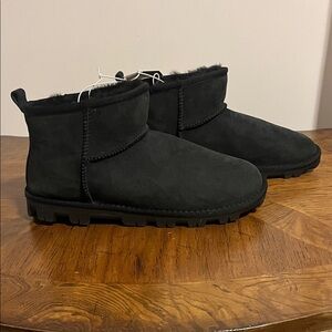 NWT size 10 Eddie Bauer Fire Light Mini Shearling  Lined boots